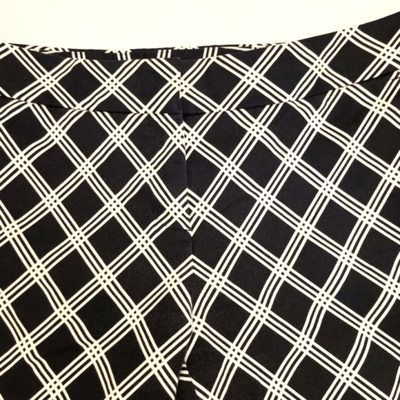 Express Columnist Black & White Diamond Print Pants Size 4R - Picture 5 of 14